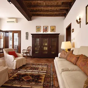 https://historical-downtown-apartment.hotelinveneto.com